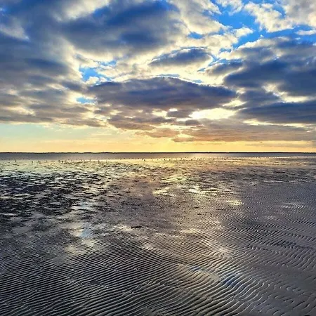 Сasa de vacaciones In Wyk With Swimming Pool *